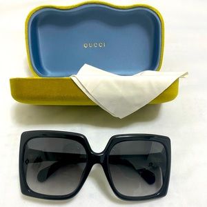 Gucci Square Sunglasses 59mm-black/grey with gold Gucci logo-Like NEW!